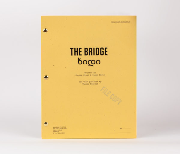 SIGNIERT: Thomas Dworzak – Khidi – The Bridge
